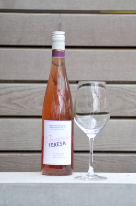 Prinzessin Teresa Spätburgunder Rose Hotel Hagnauer Seeperle