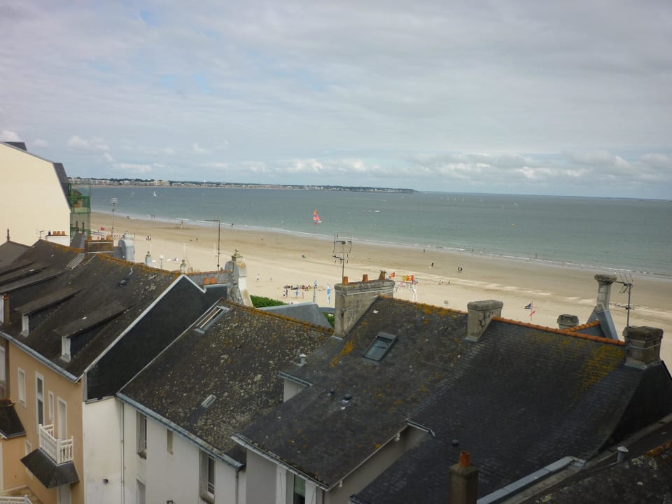 Ausblick aus einem Zimmer mit seitlichem Meerblick Hotel Hermitage Barriere