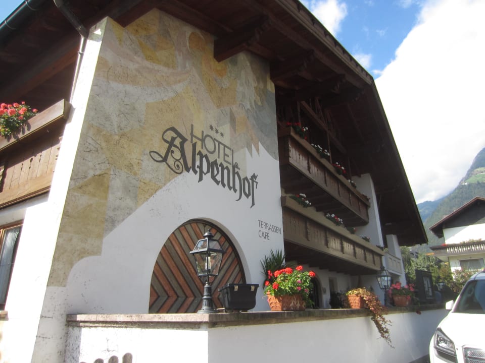 Außenansicht Hotel Alpenhof