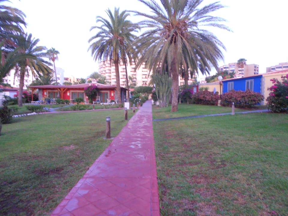 Hauptweg der Anlage HL Miraflor Suites Hotel