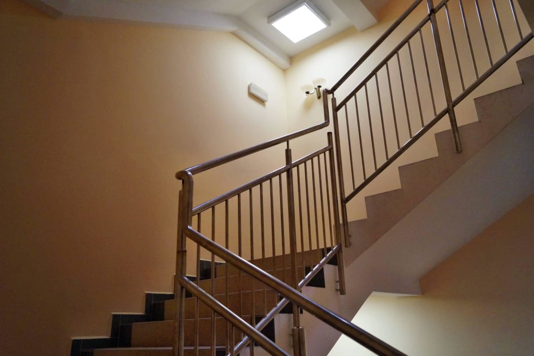 Schody na piętro Kurhotel Haus Grunwald