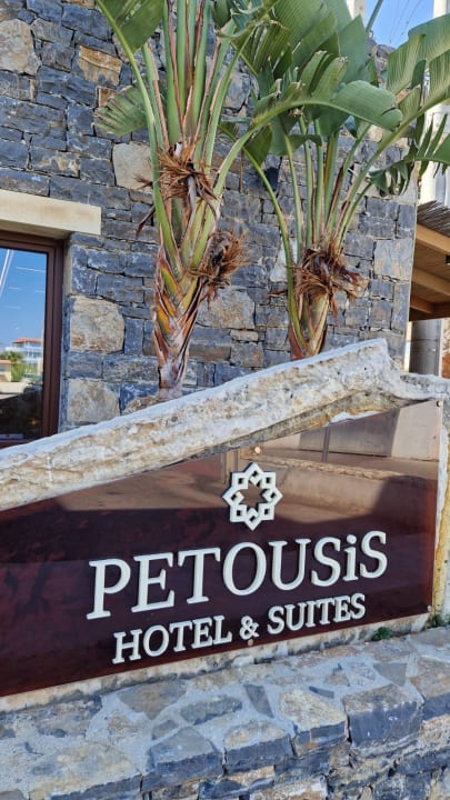 Außenansicht Petousis Hotel & Suites