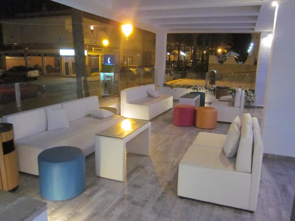 Gemütliche Sitzgarnitur im Eingangsbereich Caprice Janeiro Hotel & Spa