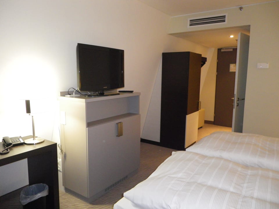 Blick zum Ausgang Hilton Garden Inn Innsbruck Tivoli