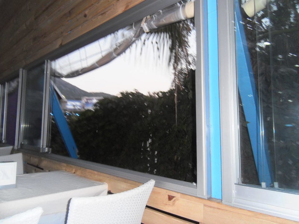 Fenster vom Restaurant und keine Aussenterrasse Club Hotel Anjeliq