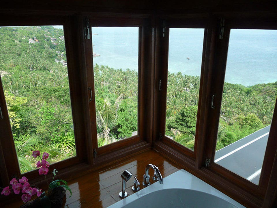 Blick vom Whirlpool in die Shark Bay Hotel Koh Tao Resort