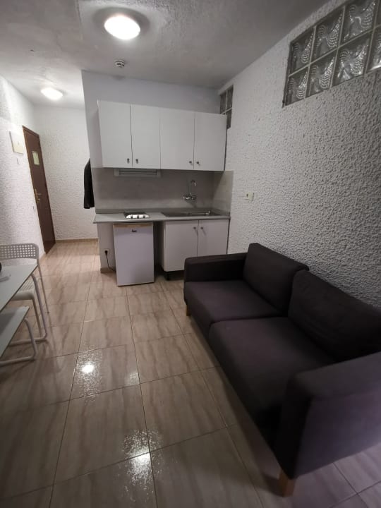 Zimmer Corona Roja