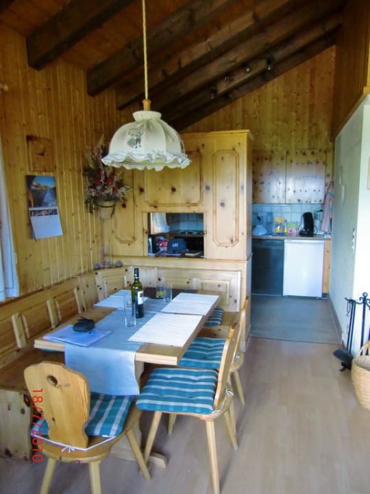 Esszimmer mit anschliessender Küche Chalet Carpe Diem