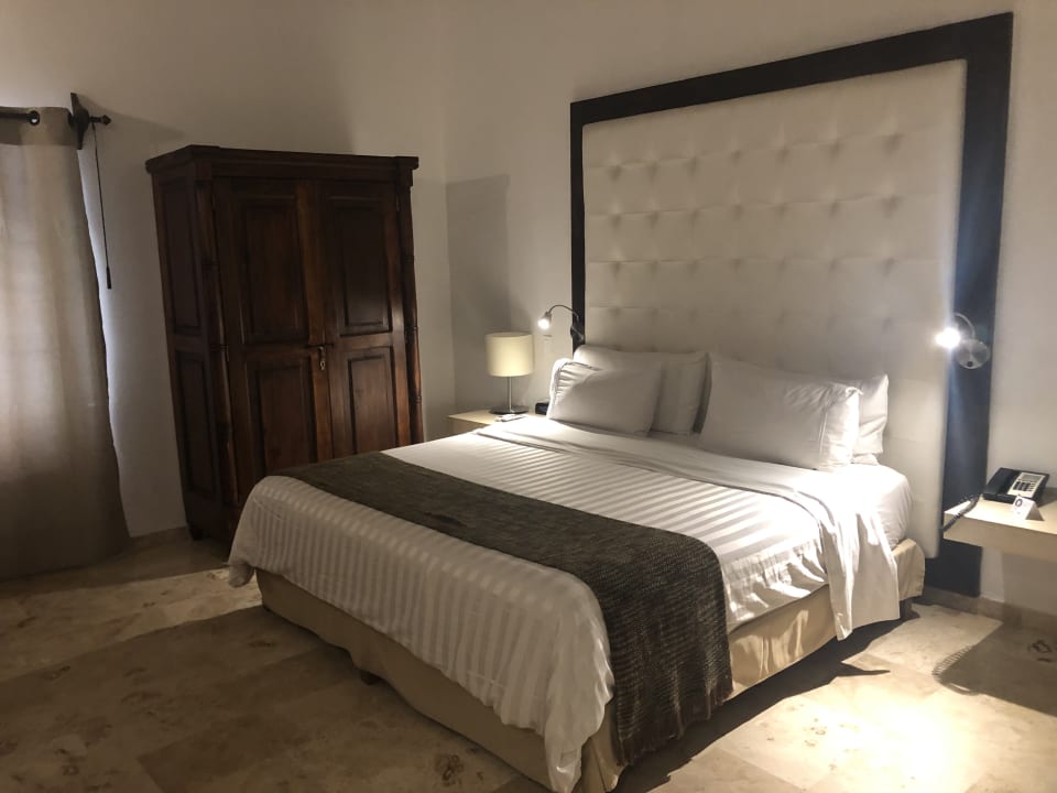 Zimmer GHL Hotel Armería Real