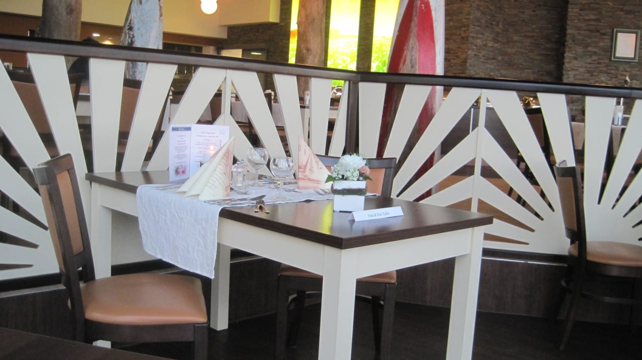 Liebevoll eingedeckter Tisch Okt. 2013 Raitelberg Resort