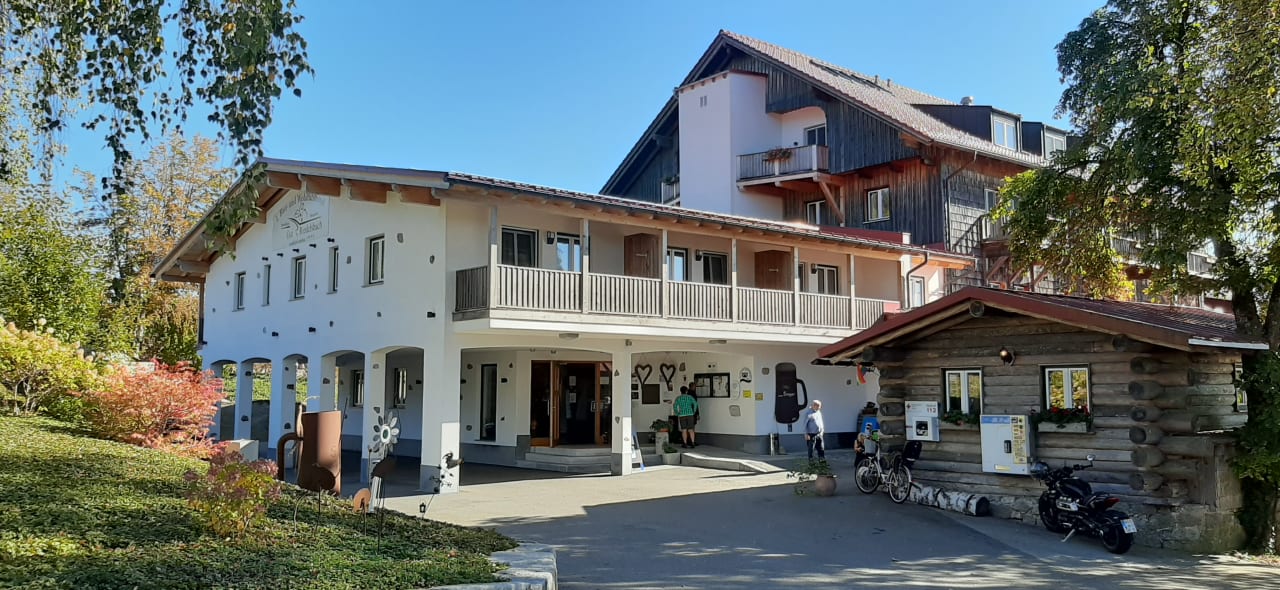 Außenansicht 1. Bier & Wohlfühlhotel Gut Riedelsbach