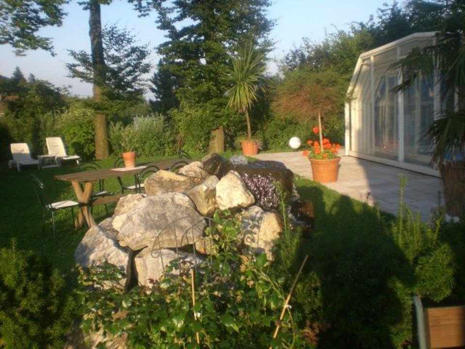 Brunnen beim Eingang Hotel Garni Buchenhof