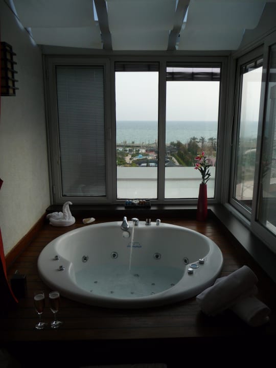 Junior-Suite mit Jacuzzi und Meerblick Limak Lara Deluxe Hotel & Resort