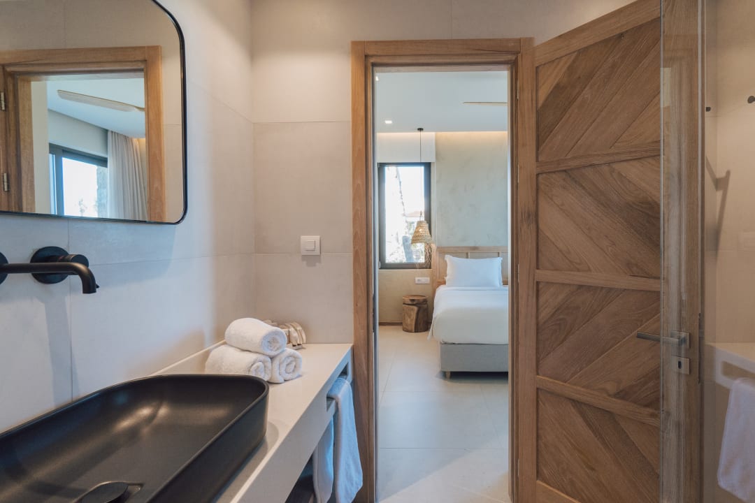 Zimmer TAF Villas Beach Resort with Tesla