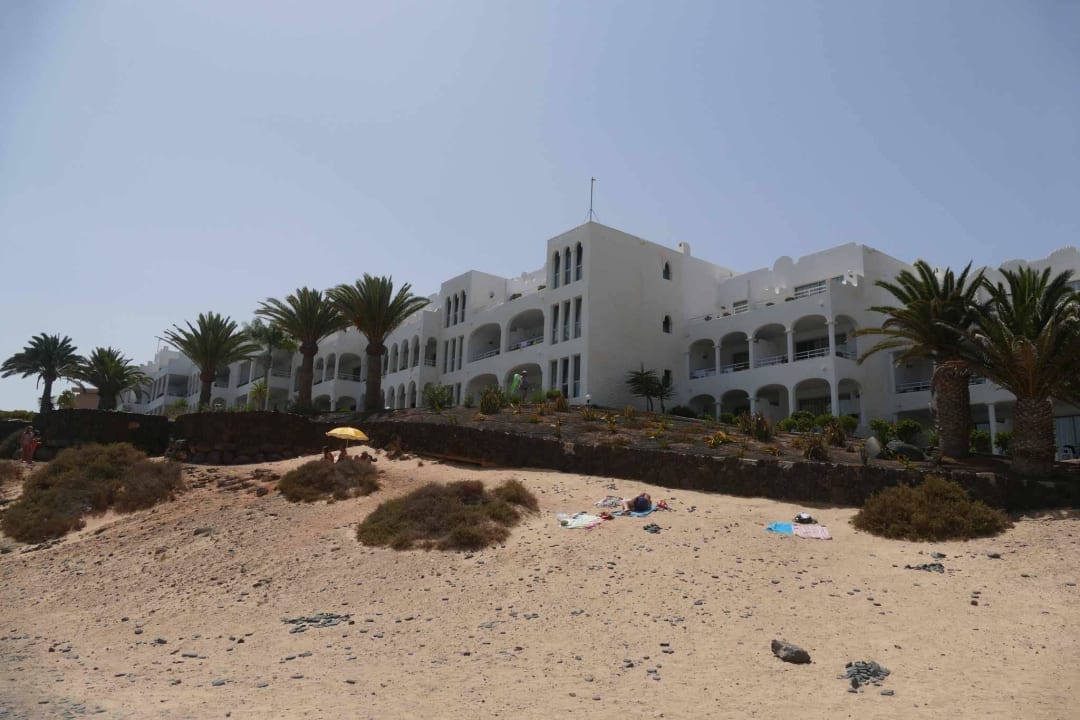 Block mit den Meerblickzimmern vom Strand Sotavento Beach Club