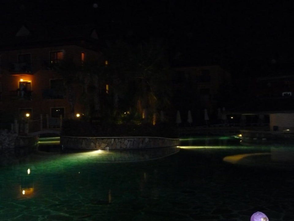 Pool bei Nacht  Club Grand Aqua
