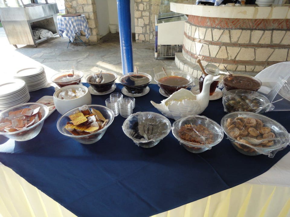 Buffet petit déjeuner Pallini Beach Hotel
