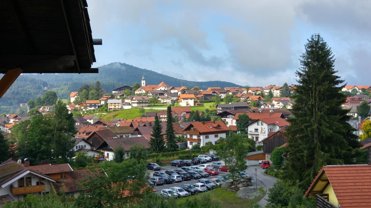 Blick auf Bodenmais von unserem Balkon Landhaus Meine Auszeit