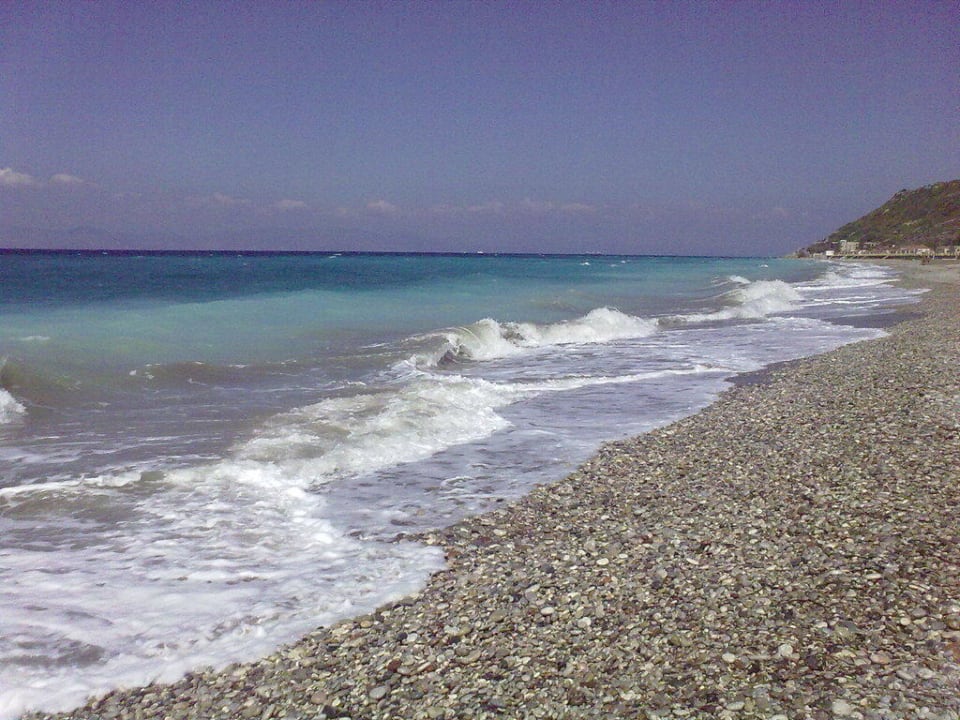 Breiter Kiesstrand Hotel Sirene Beach
