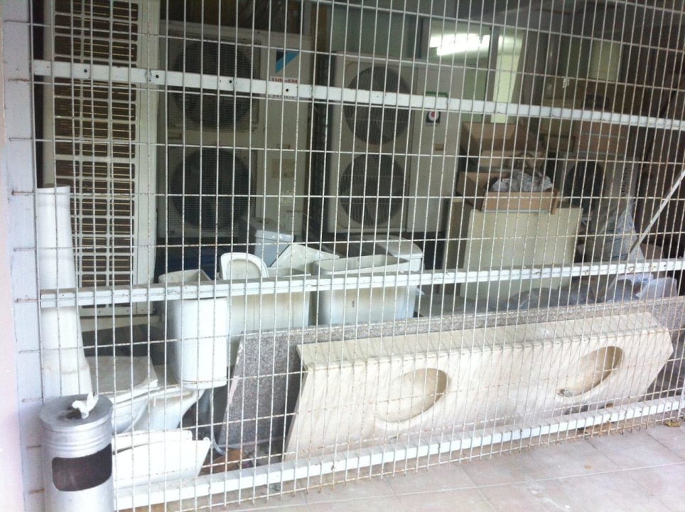 Hinter der Poolanlage Side Alegria Hotel & Spa - Adults only +16