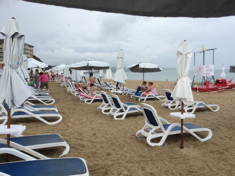 Strand bei Regen Sol Luna Bay