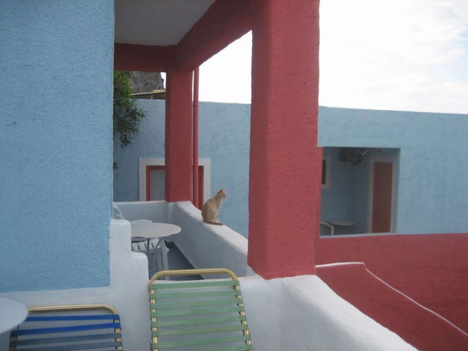 Aussicht vom Balkon aufs Nachbarzimmer Kalypso Cretan Village Sense Resort & Spa