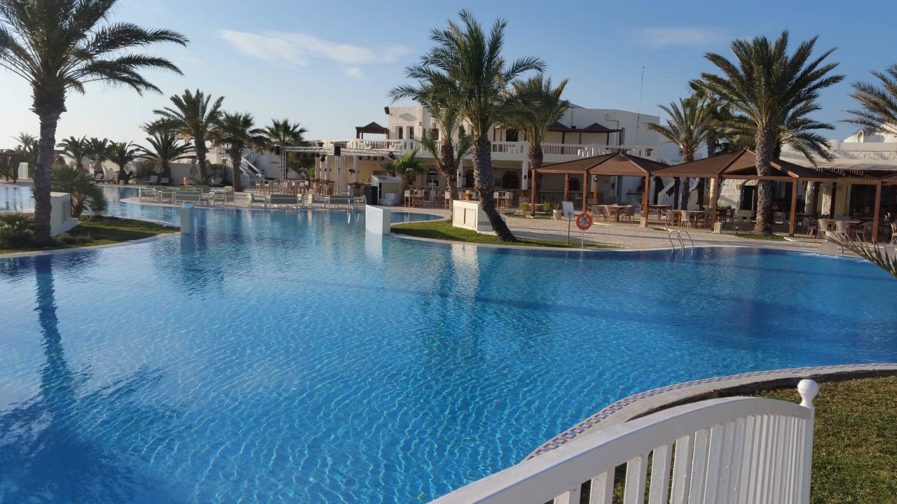 Große Poollandschaft ROBINSON DJERBA BAHIYA