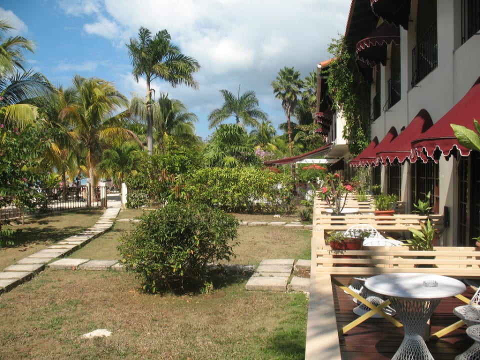 Seitenansicht Charela Inn Hotel