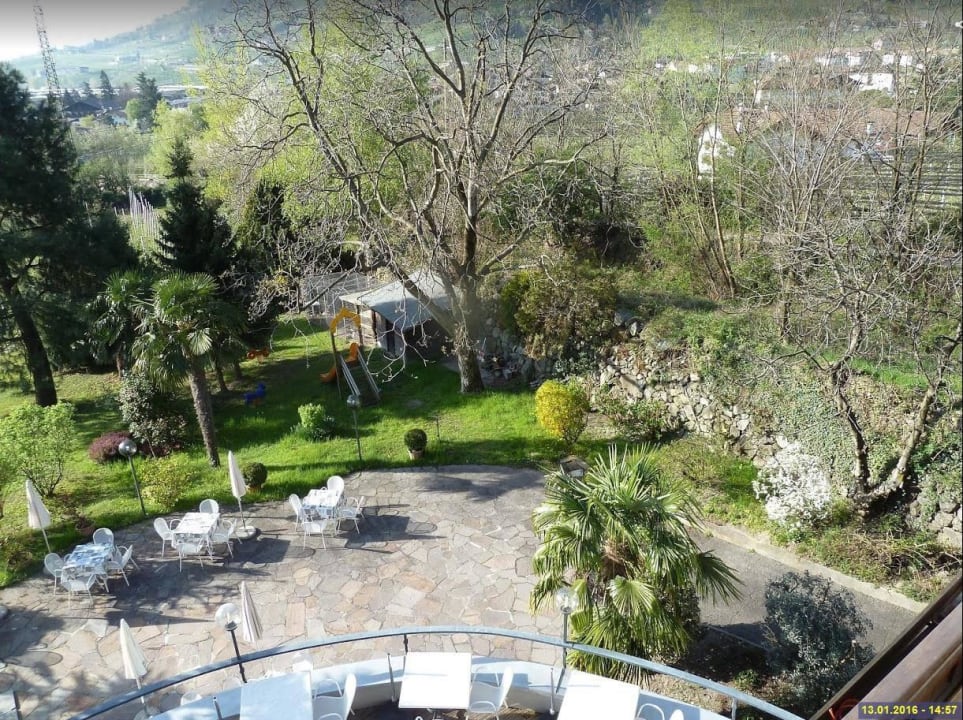 Weitläufiger Hotelgarten Hotel Laurin