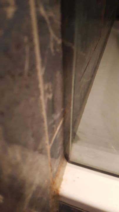 Undichte Dusche(Wasser läuft ins gesamte Bad) Hotel Rivoli