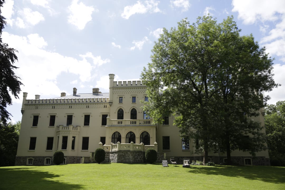 Außenansicht Hotel Schloss Reichenow