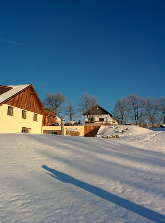 Parkoviště Wellness Hotel V Nebi