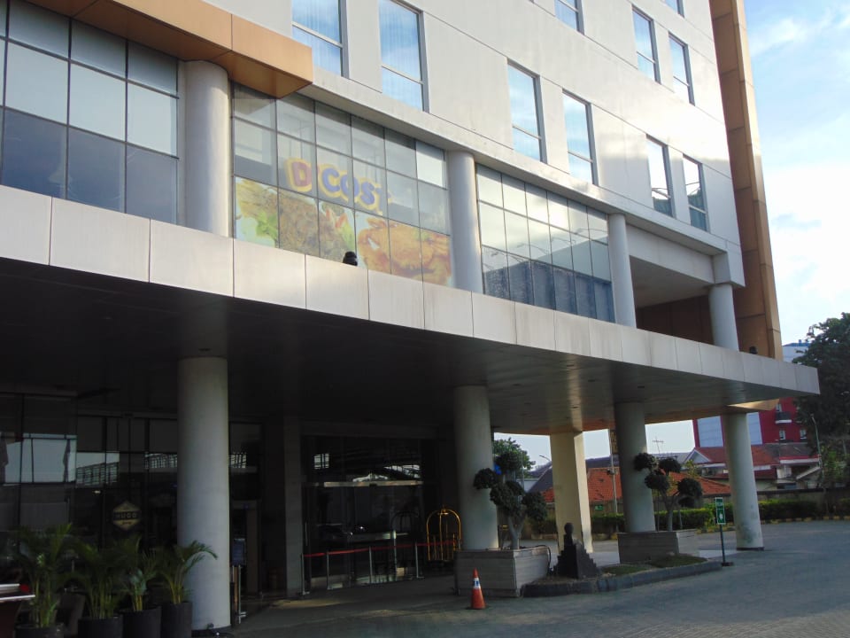 Außenansicht Swiss-Belhotel Airport Jakarta