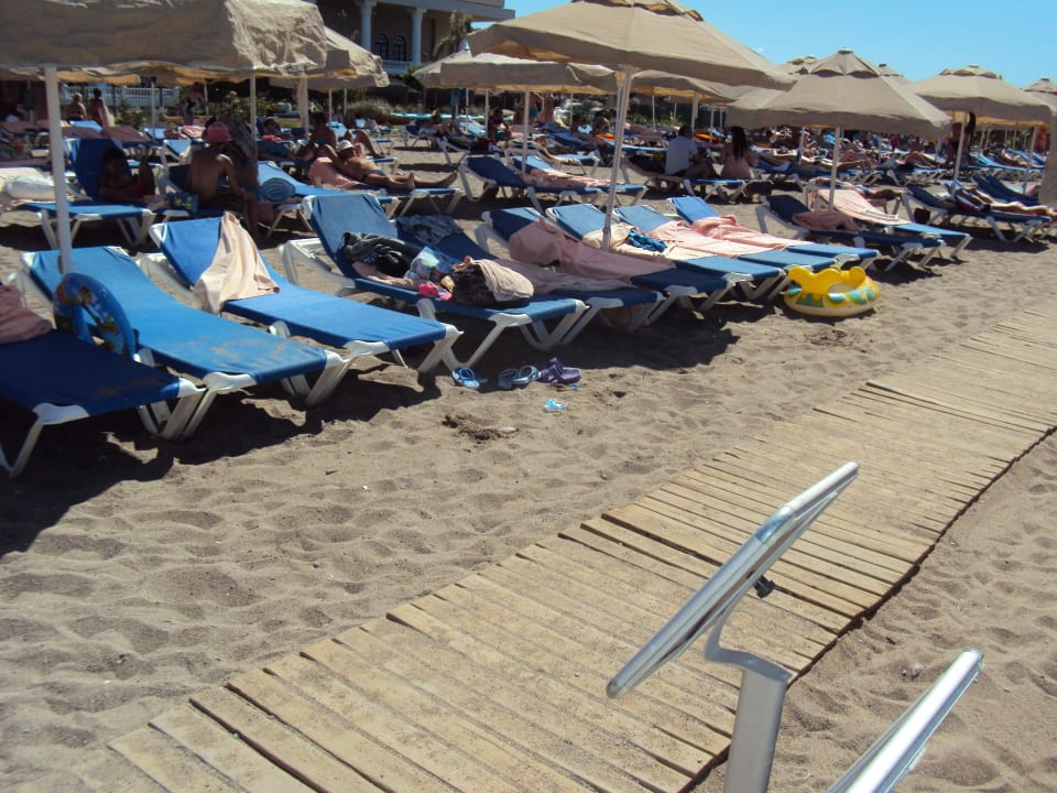 Durchgehendes Massenlager am Strand Starlight Resort Hotel