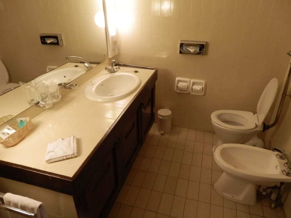 Bad Hotel Nairobi Safari Club