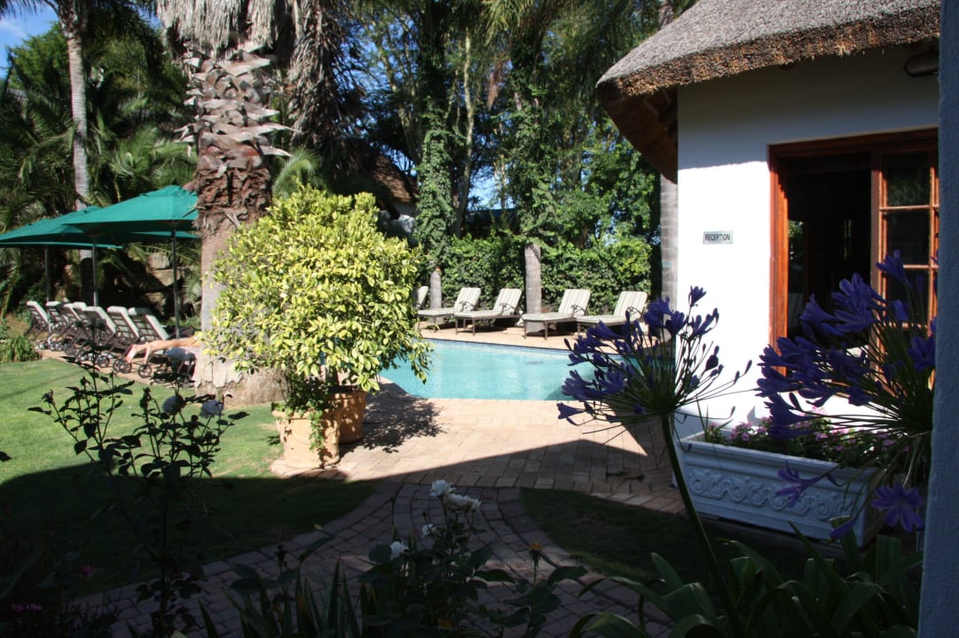 Kleiner Pool mit Reception  Hotel Woodall Country House