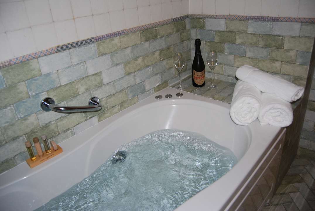 Baño Suite Hotel Los Arcos