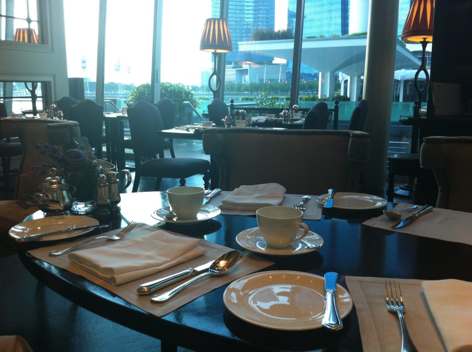 Frühstück The Fullerton Bay Hotel Singapore