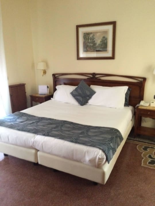 Bett Hotel Continental Genova