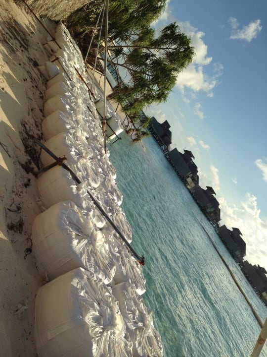 Sandsäcke Hotel Six Senses Laamu