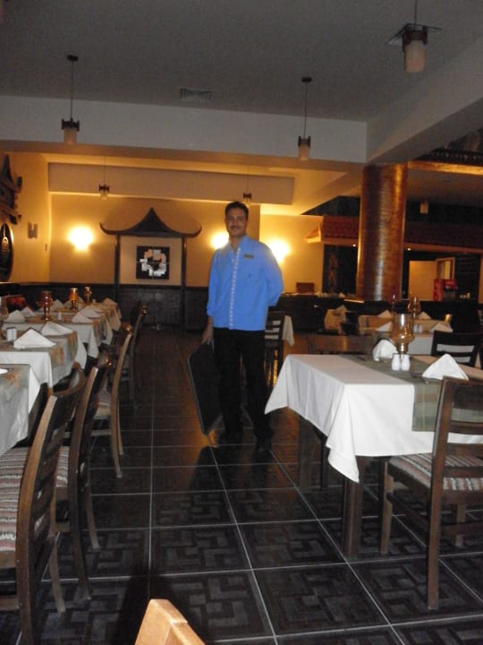 Super Kellner immer freundlich & fleißig Pickalbatros Alf Leila Wa Leila Resort - Neverland Hurghada