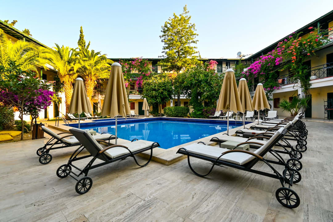 Pool Hotel Bleu Nuit