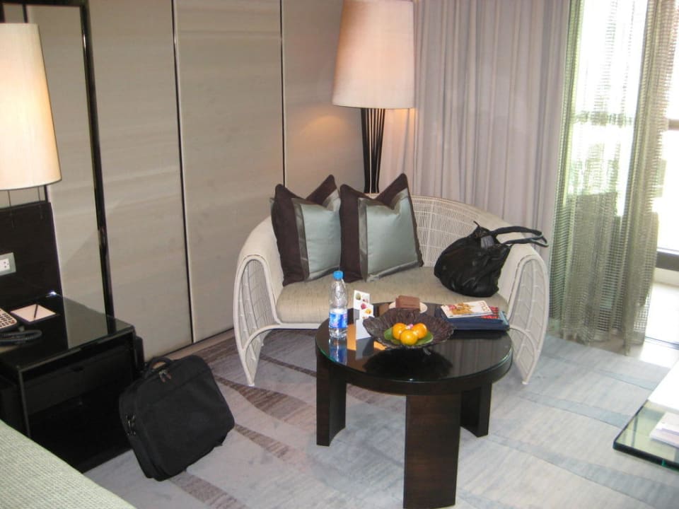 Kleine Sitzecke im Zimmer  Siam Kempinski Hotel Bangkok