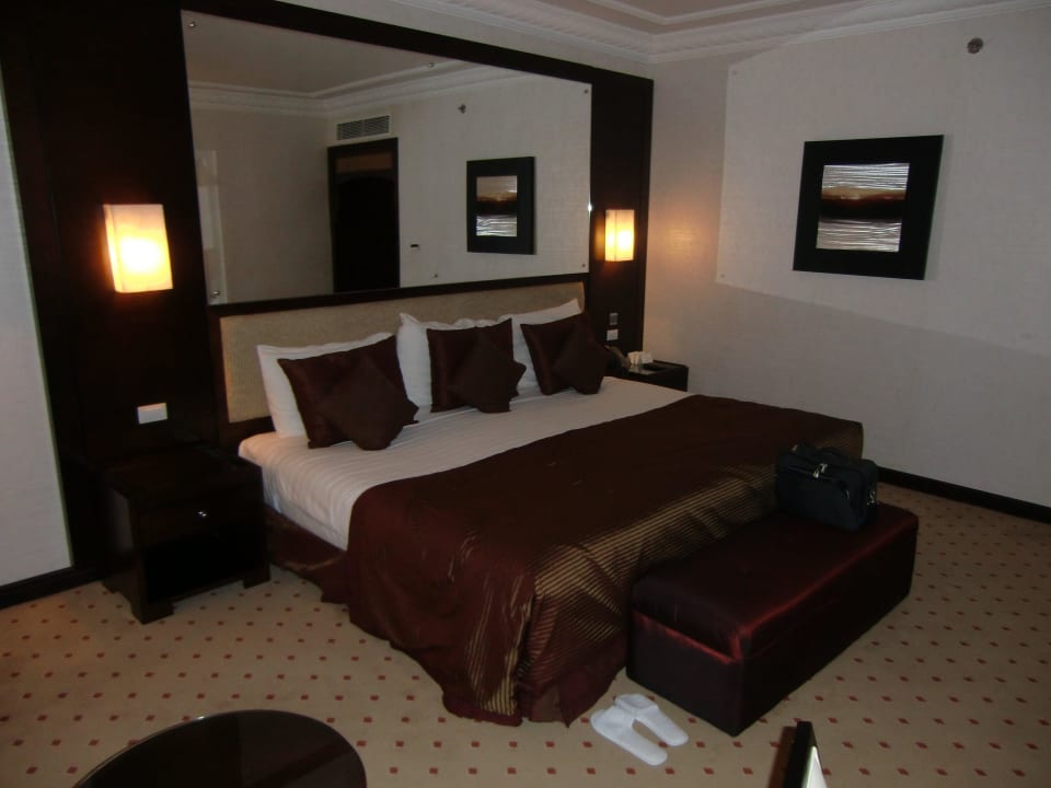 Sehr großes Bett Premier Le Reve Hotel & Spa