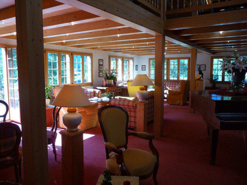 Gemütlichkeit im Eingangsbereich Waldhotel Doldenhorn & Landgasthof Ruedihus