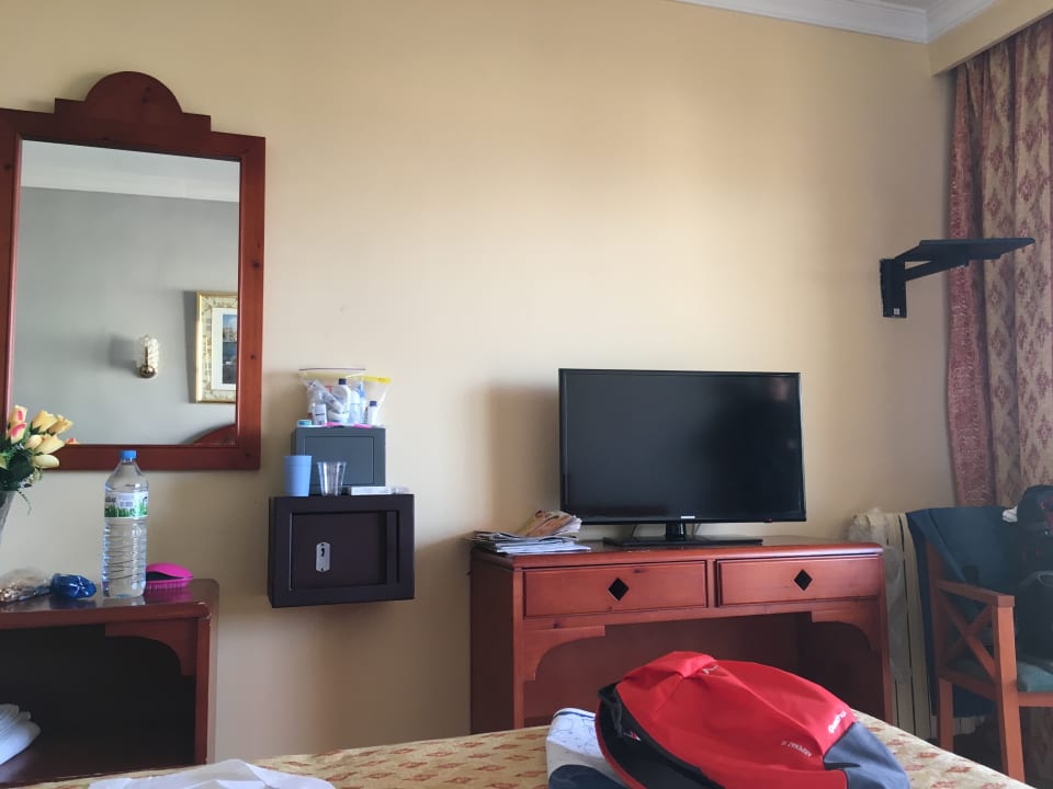 LCD TV mit deutschen Sendern (RTL, Pro7, ...) Bei Juan Playa Blanca