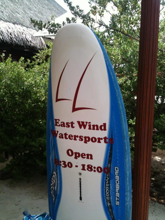 Wassersport mit viel Sicherheits-"Hürden". LUX South Ari Atoll