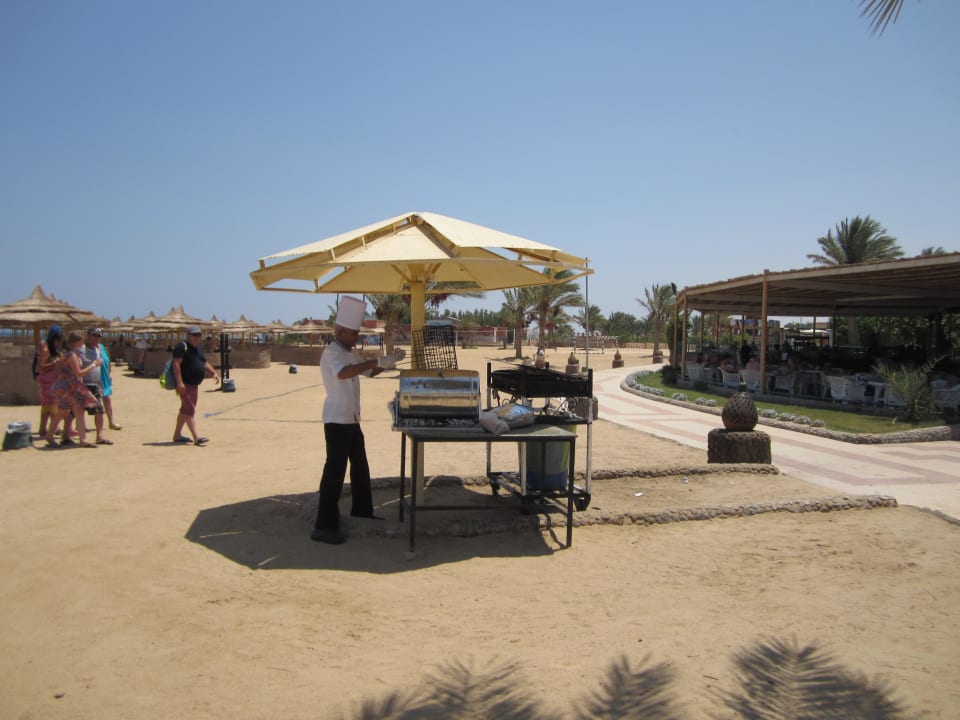 Täglich wird gerillt  Titanic Beach Spa & Aqua Park