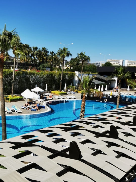 Pool Mary Hotel Side