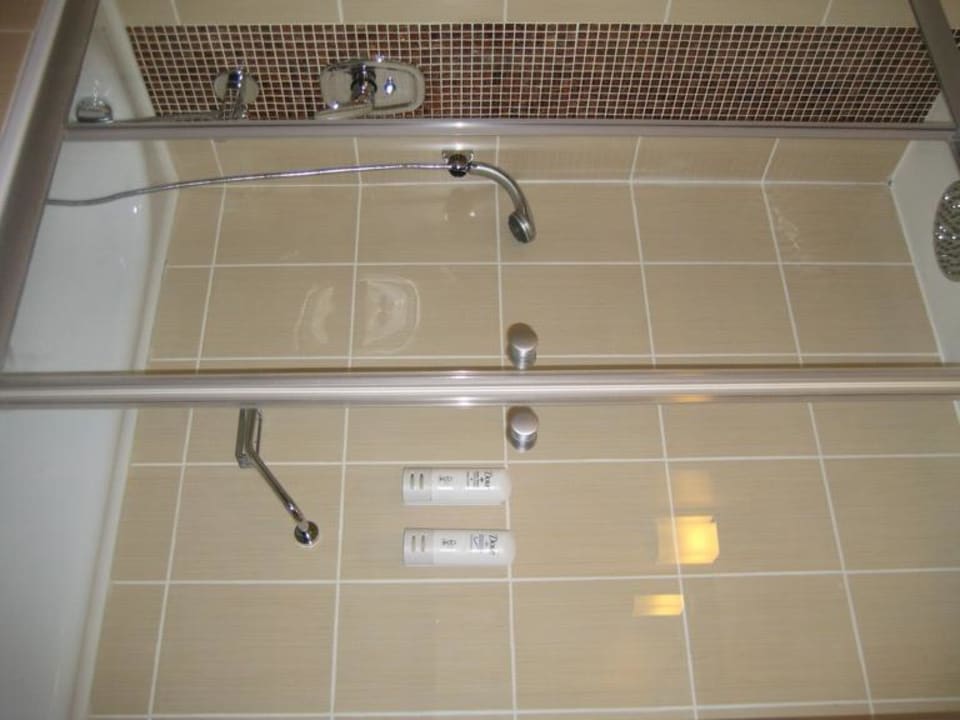 Bathroom Latanya Park Resort